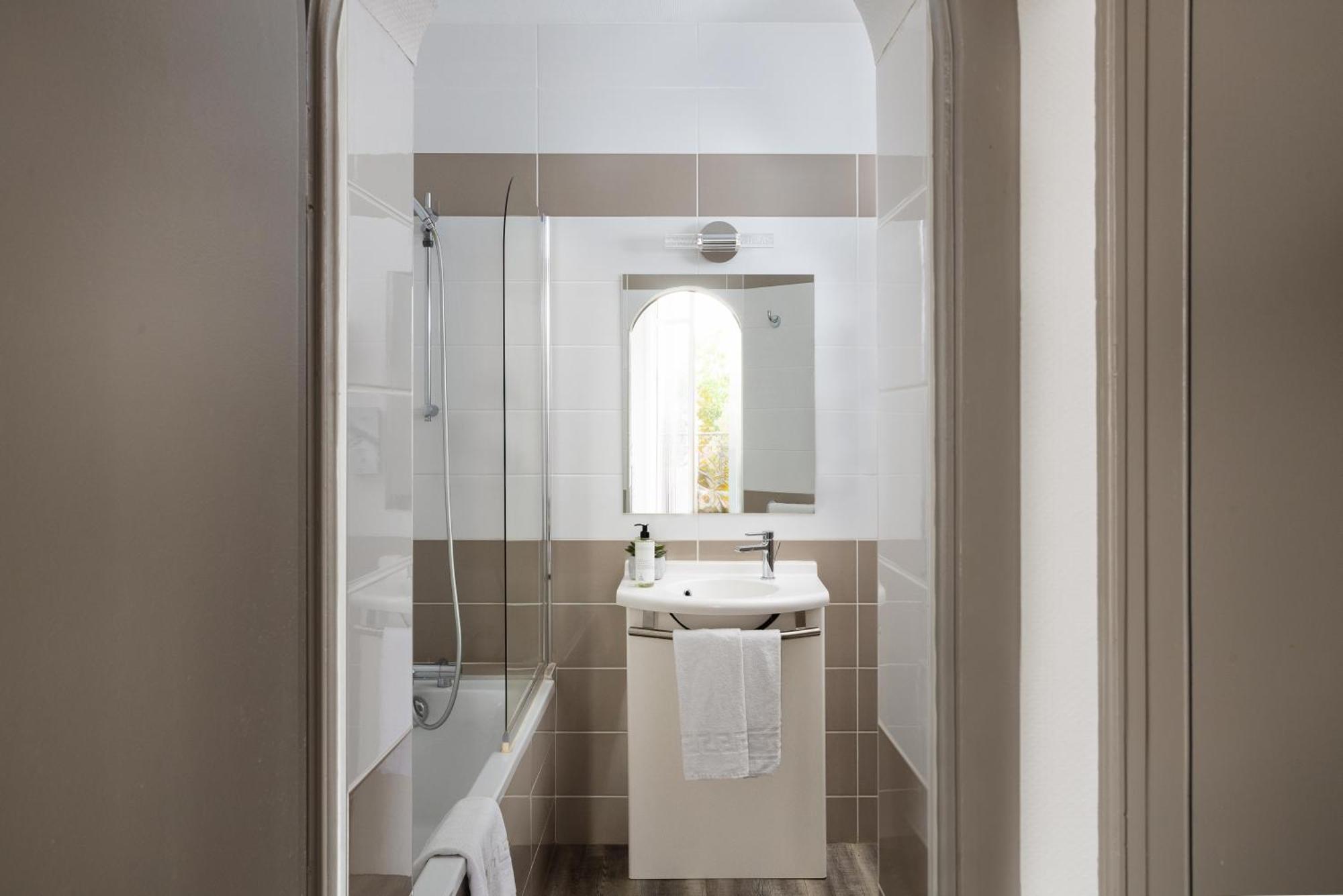 Hotel Suzane Анже Экстерьер фото
